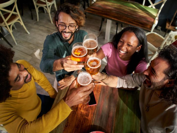 Onde Aproveitar o Happy Hour: Melhores Lugares e Opções