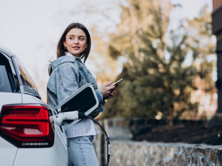 RAV4 Híbrido vale a pena em 2026? Análise de consumo, tecnologia e desempenho