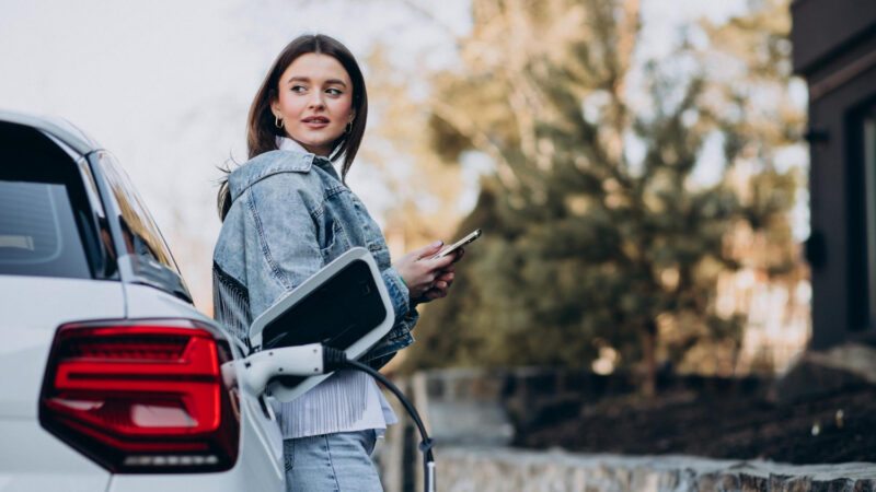 RAV4 Híbrido vale a pena em 2026? Análise de consumo, tecnologia e desempenho